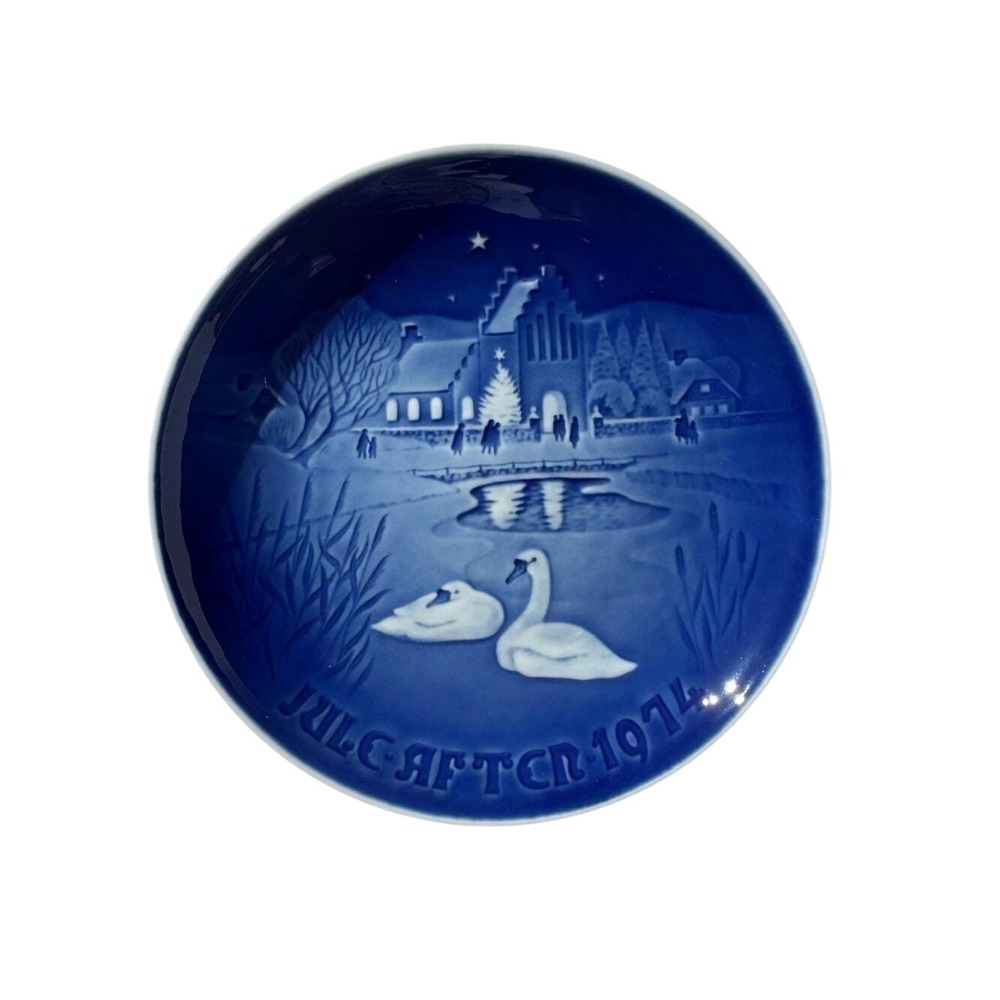 VTG 1974 Plate Christmas in the Village Swans Landsbyjule Copenhagen Porcelain